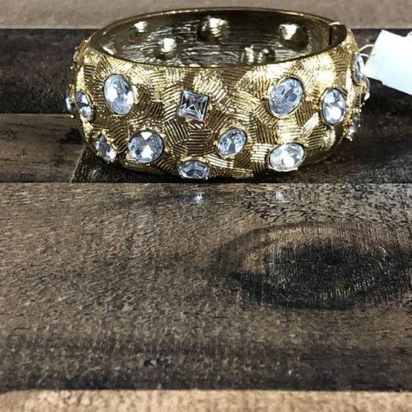 BRACELET GOLD TONE MAGNET CLOSURE - Picture 2 of 6